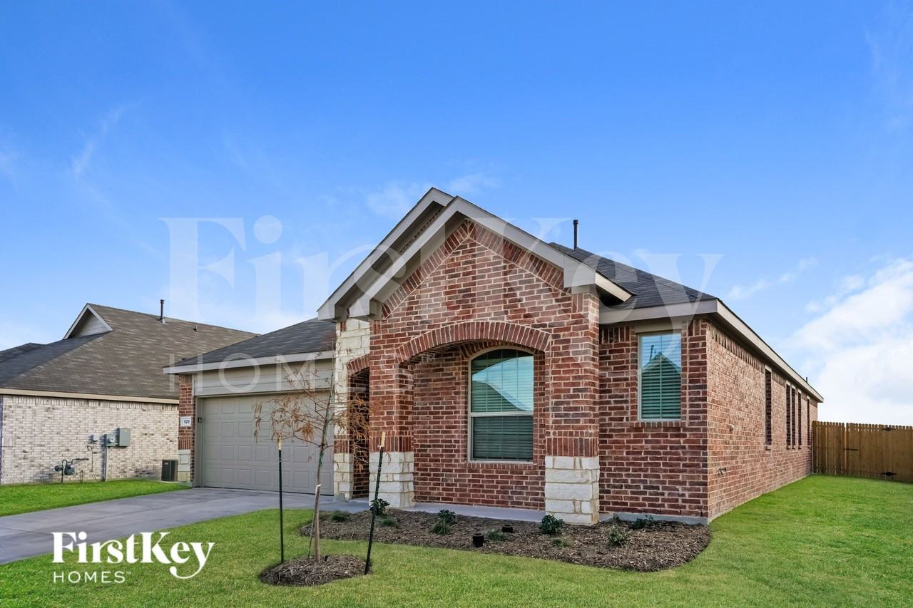 929 High Noon Dr - Photo 2 of 16