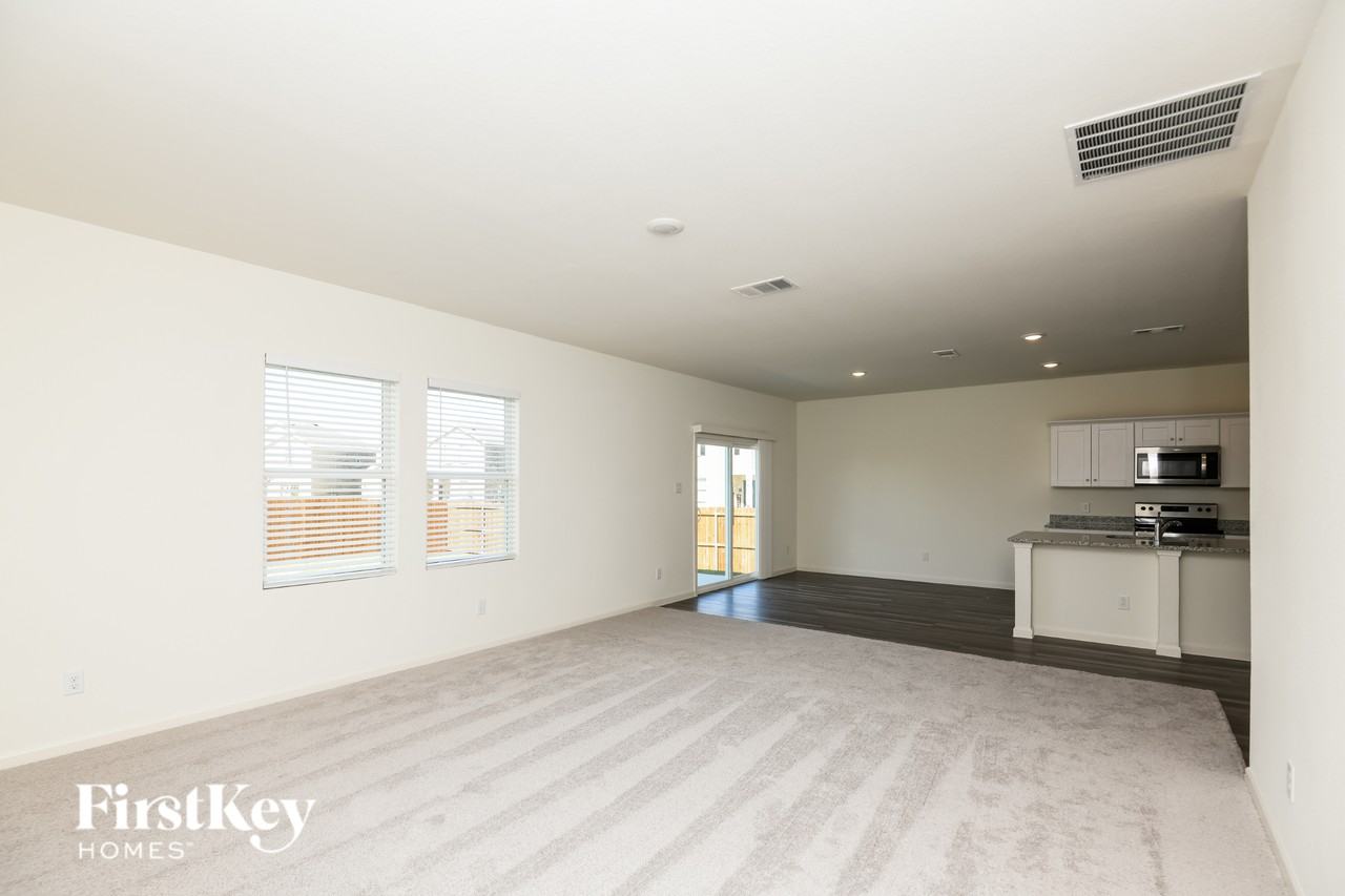 8356 Hawkview Dr - Photo 3 of 16