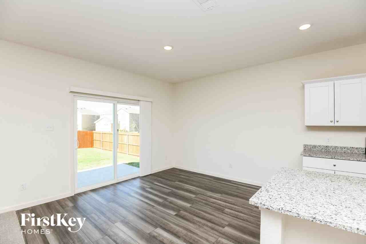 8356 Hawkview Dr - Photo 4 of 16