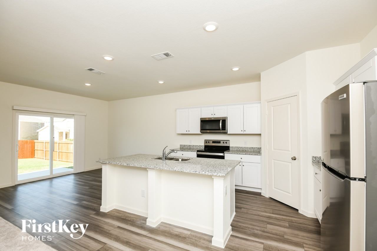 8356 Hawkview Dr - Photo 6 of 16