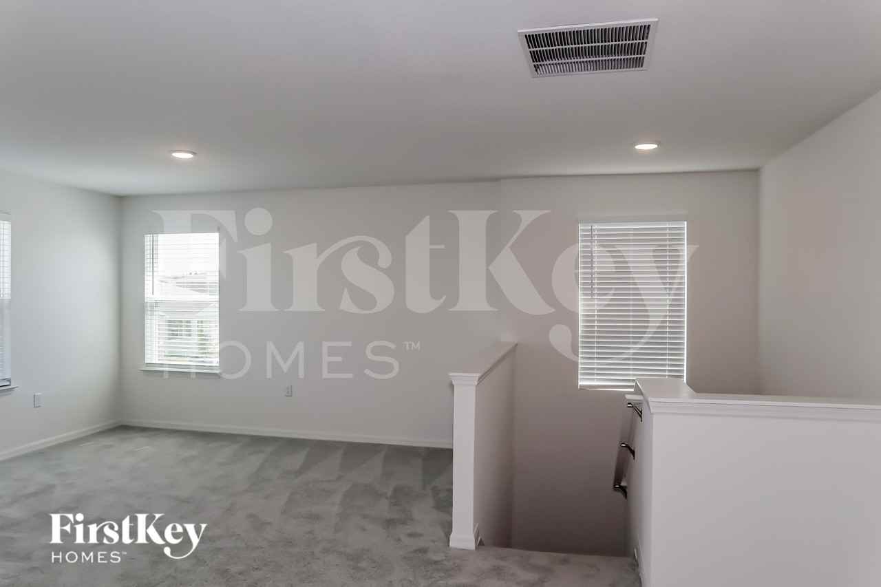 1221 Spokane Pt - Photo 2 of 15