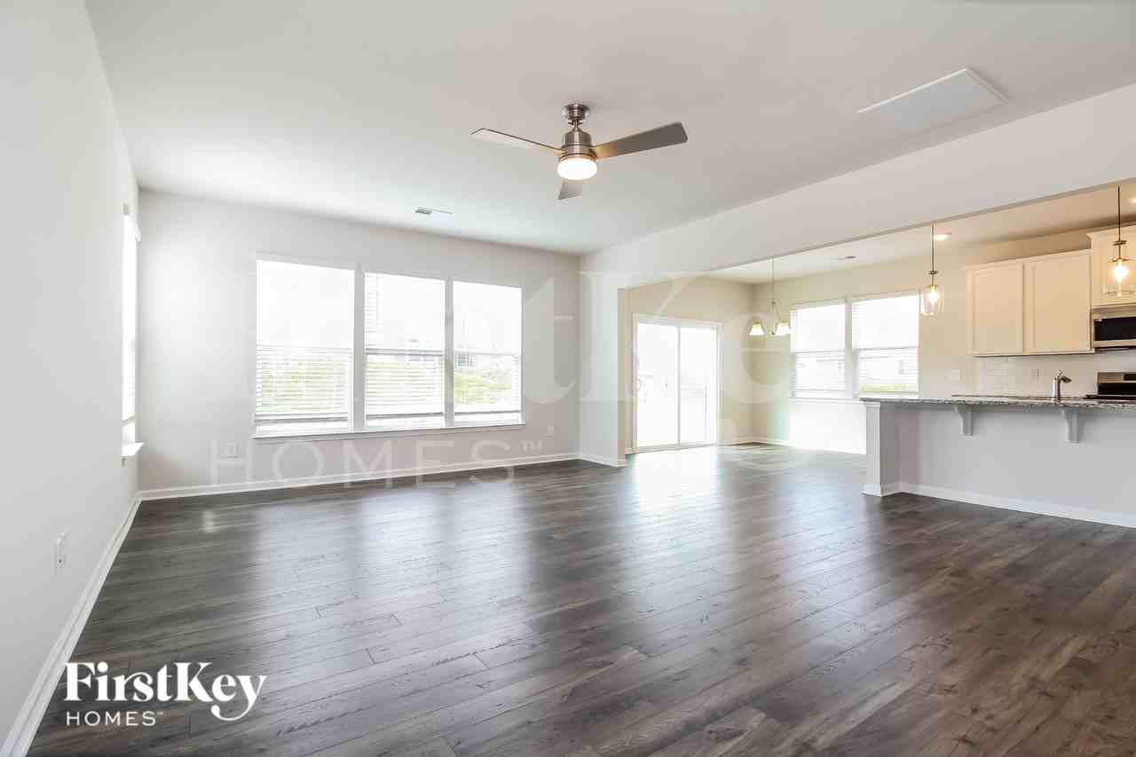 806 Birchcrest Way - Photo 4 of 15