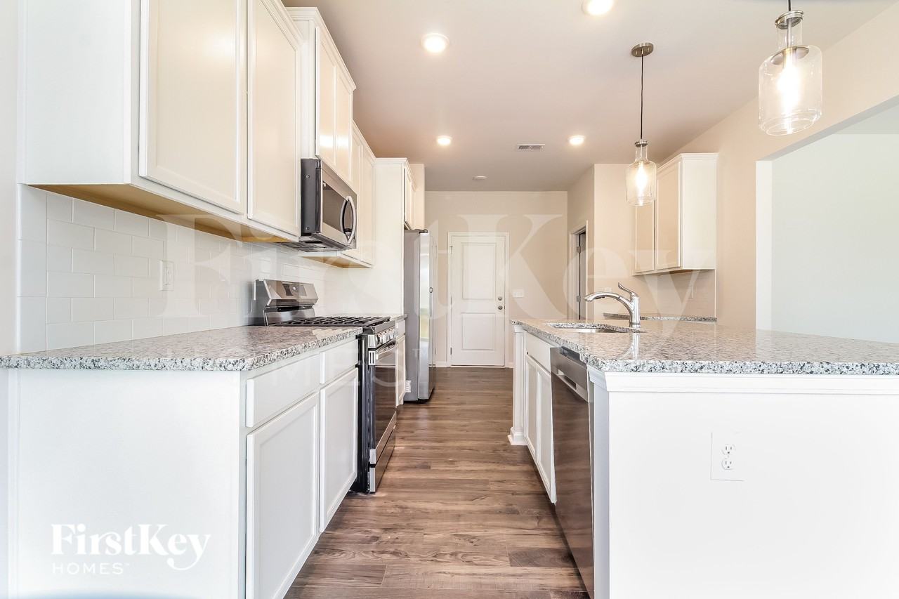 806 Birchcrest Way - Photo 5 of 15