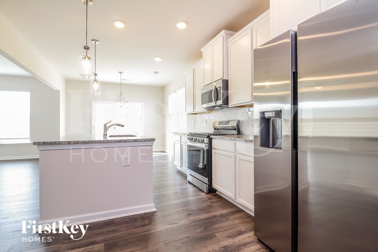 806 Birchcrest Way - Photo 6 of 15