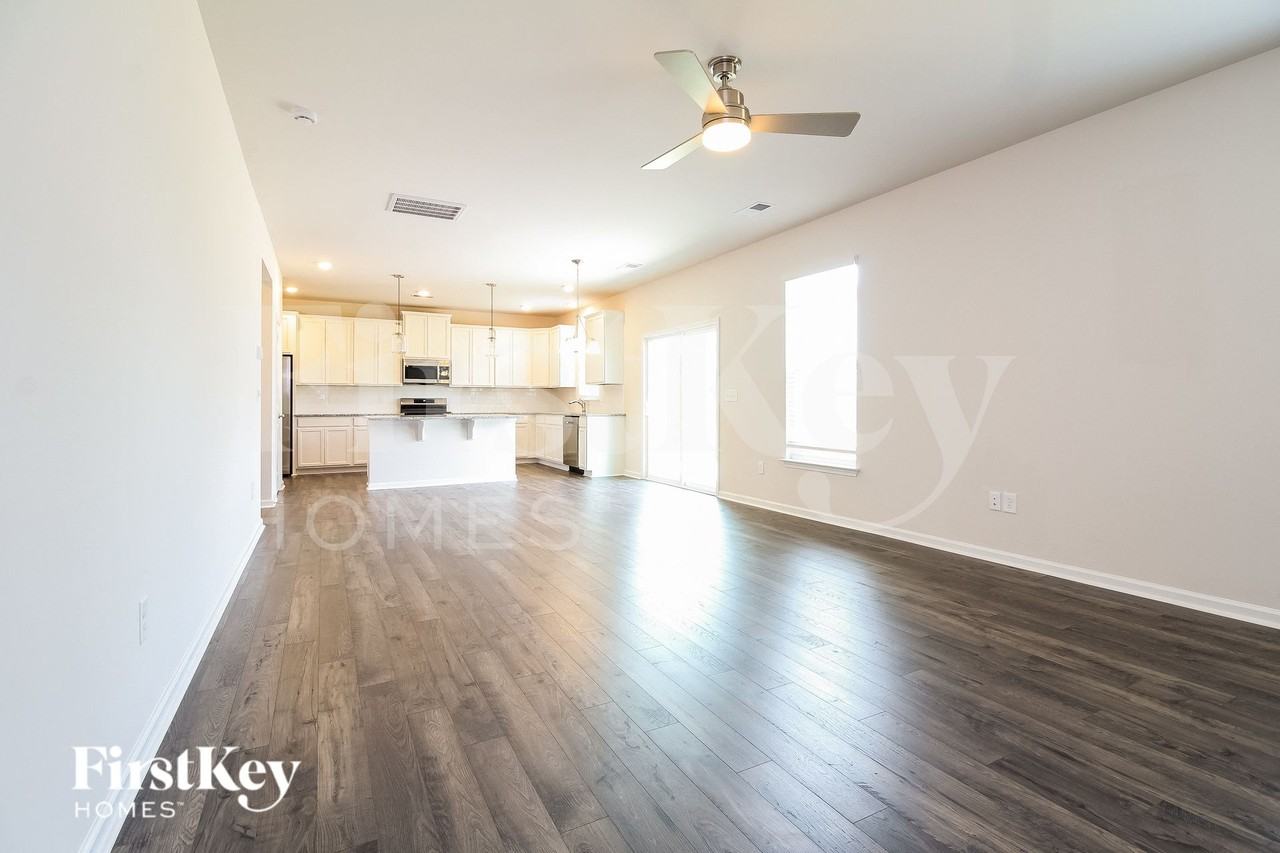 804 Birchcrest Way - Photo 4 of 16