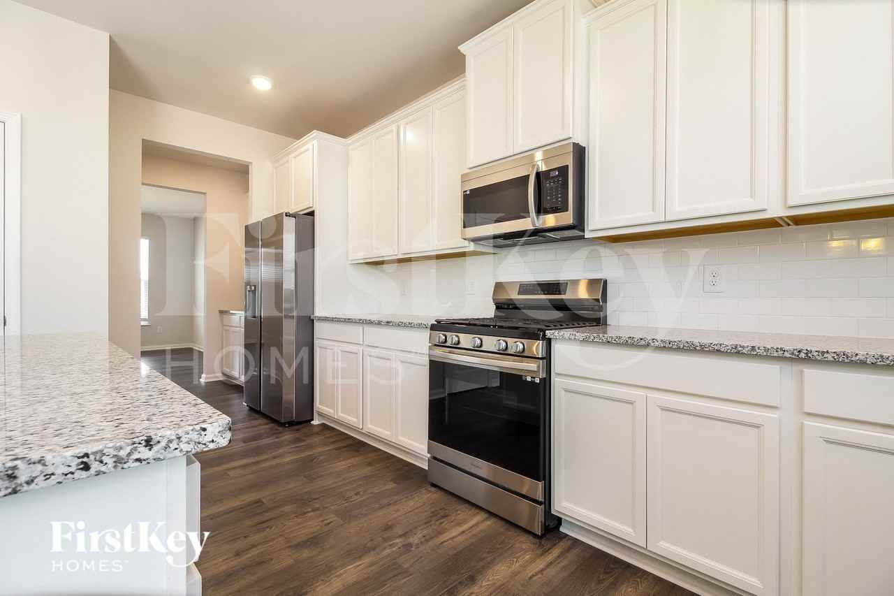 804 Birchcrest Way - Photo 5 of 16