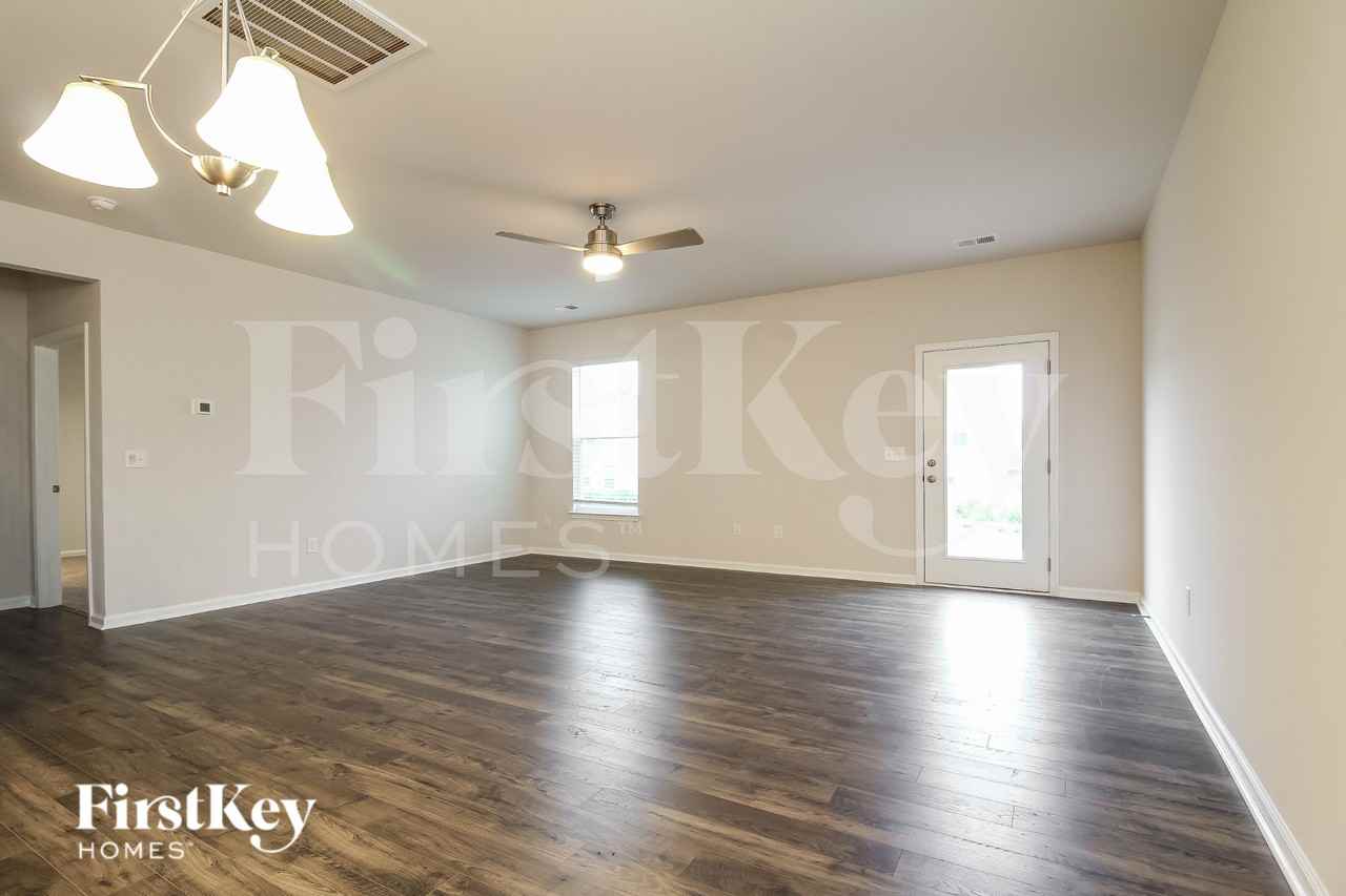 8 Ramblehurst Rd - Photo 3 of 19