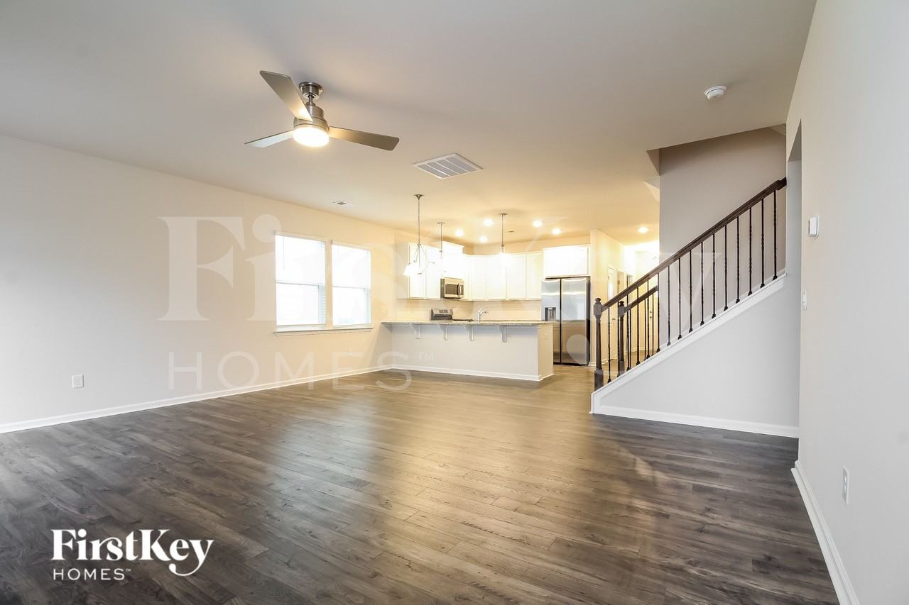 8 Ramblehurst Rd - Photo 4 of 19