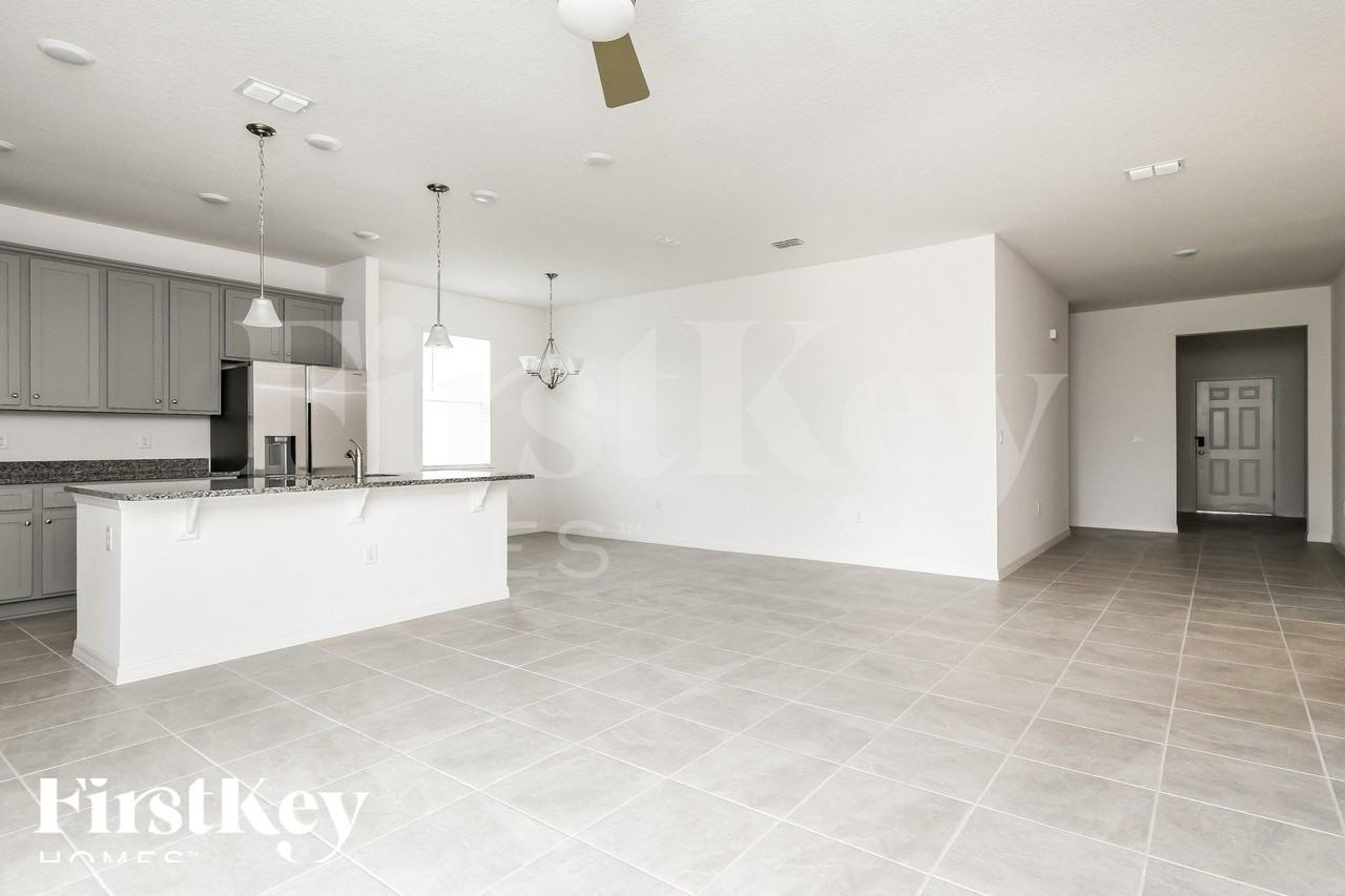 1577 Isleta Loop - Photo 3 of 16