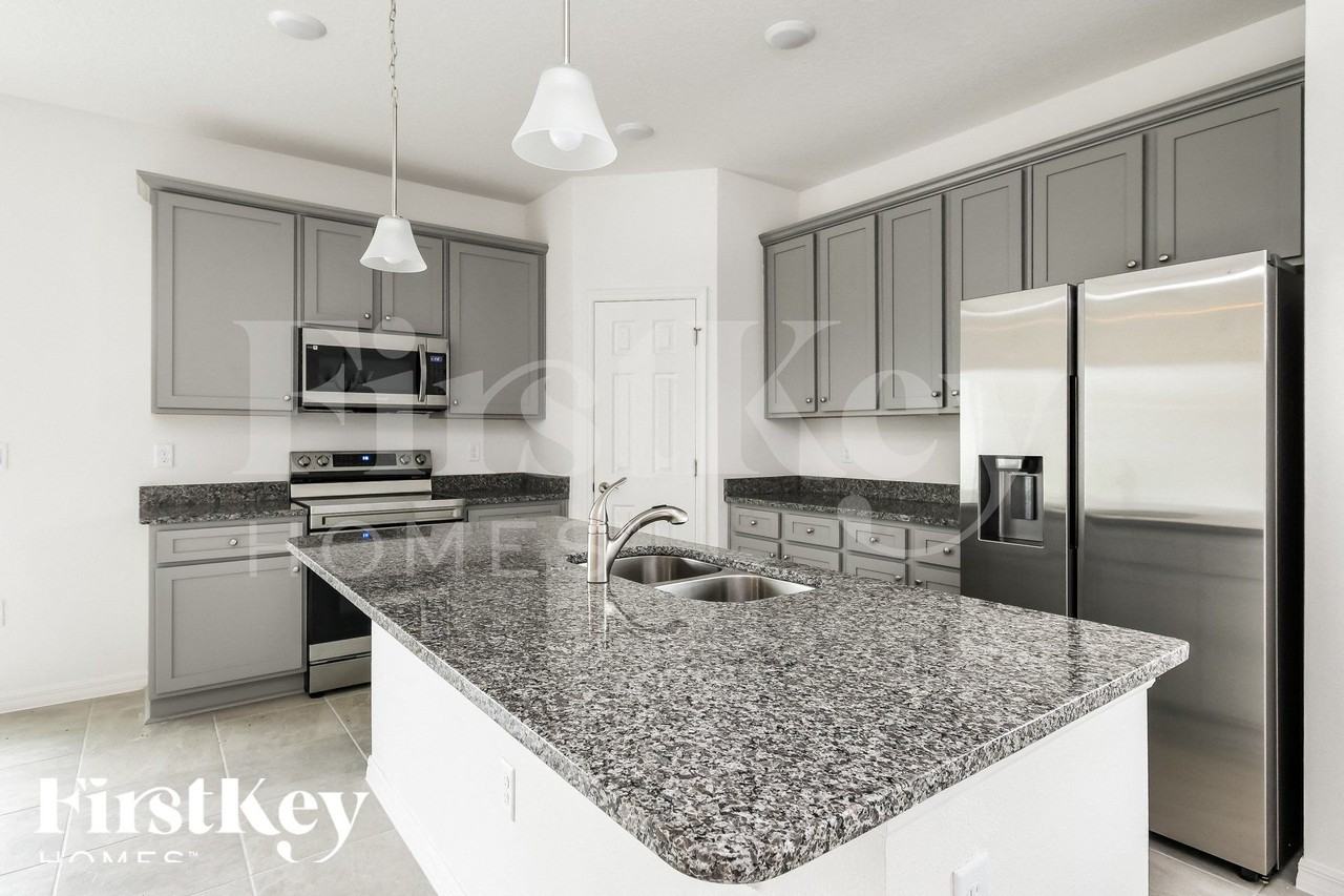 1577 Isleta Loop - Photo 6 of 16