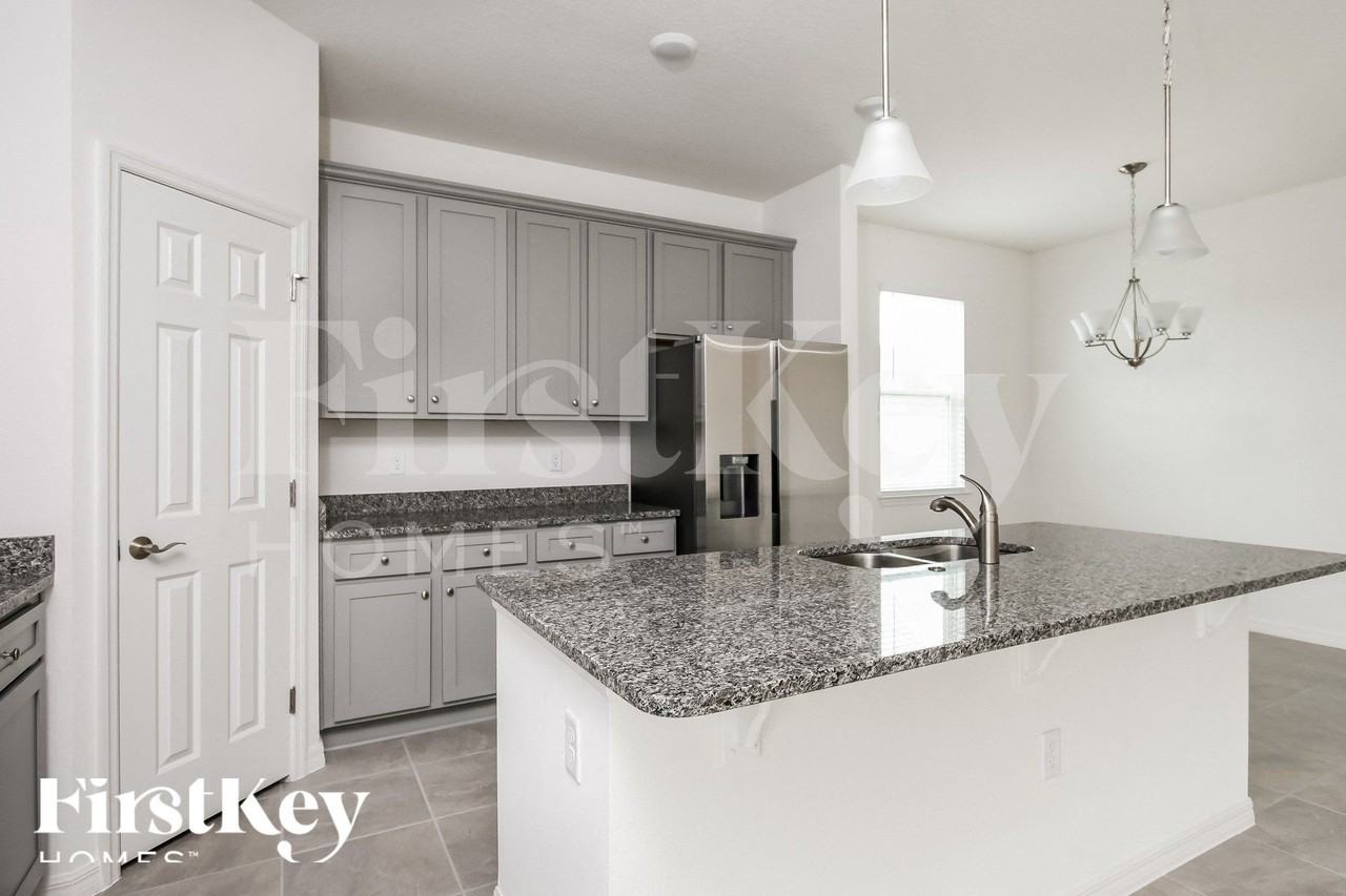 1577 Isleta Loop - Photo 7 of 16