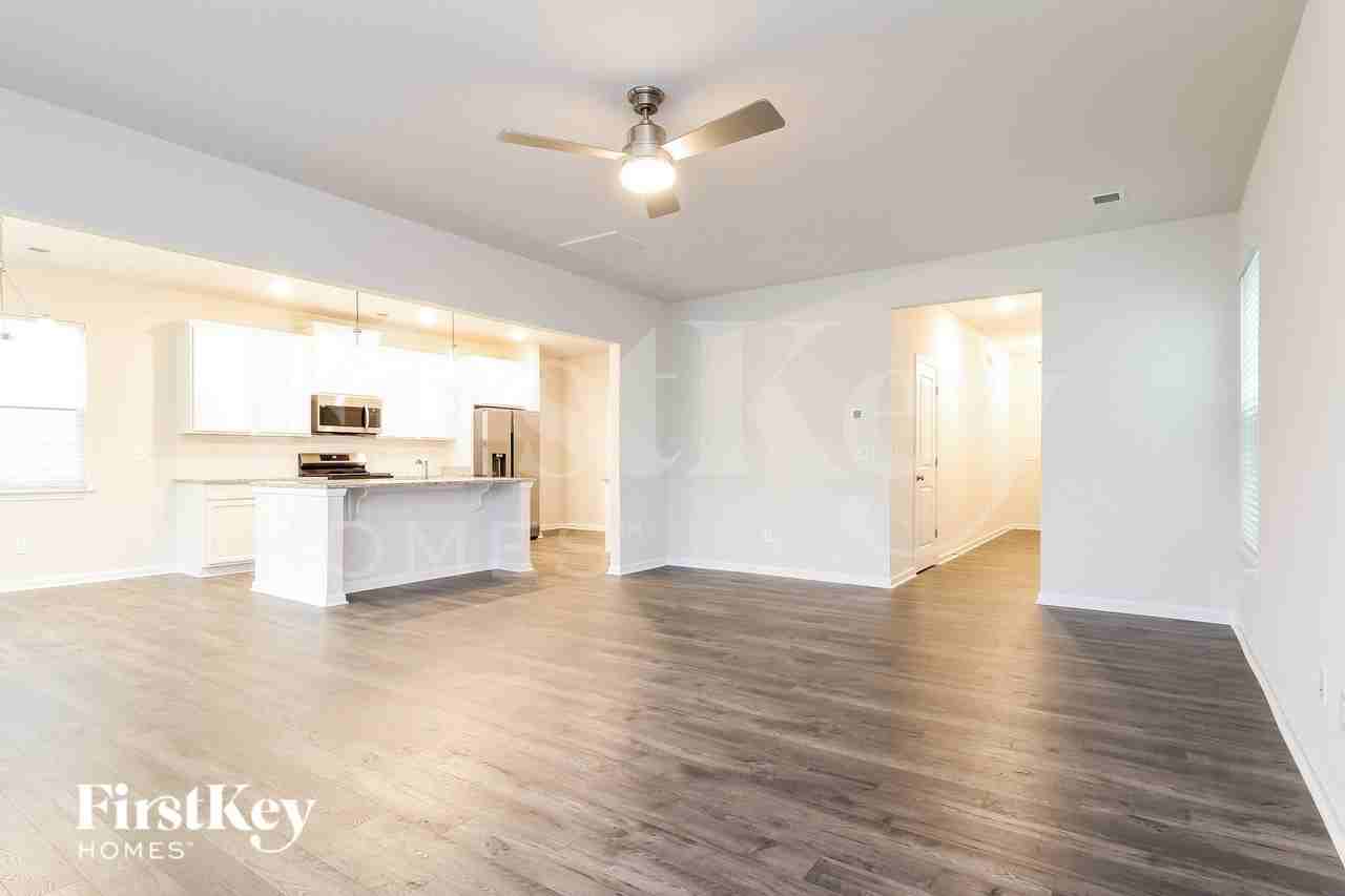 716 Ridgemoor Trl - Photo 3 of 16