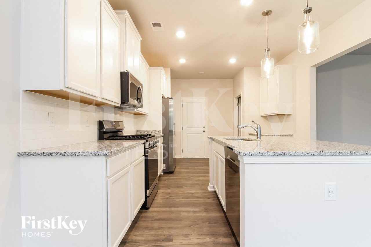 716 Ridgemoor Trl - Photo 5 of 16