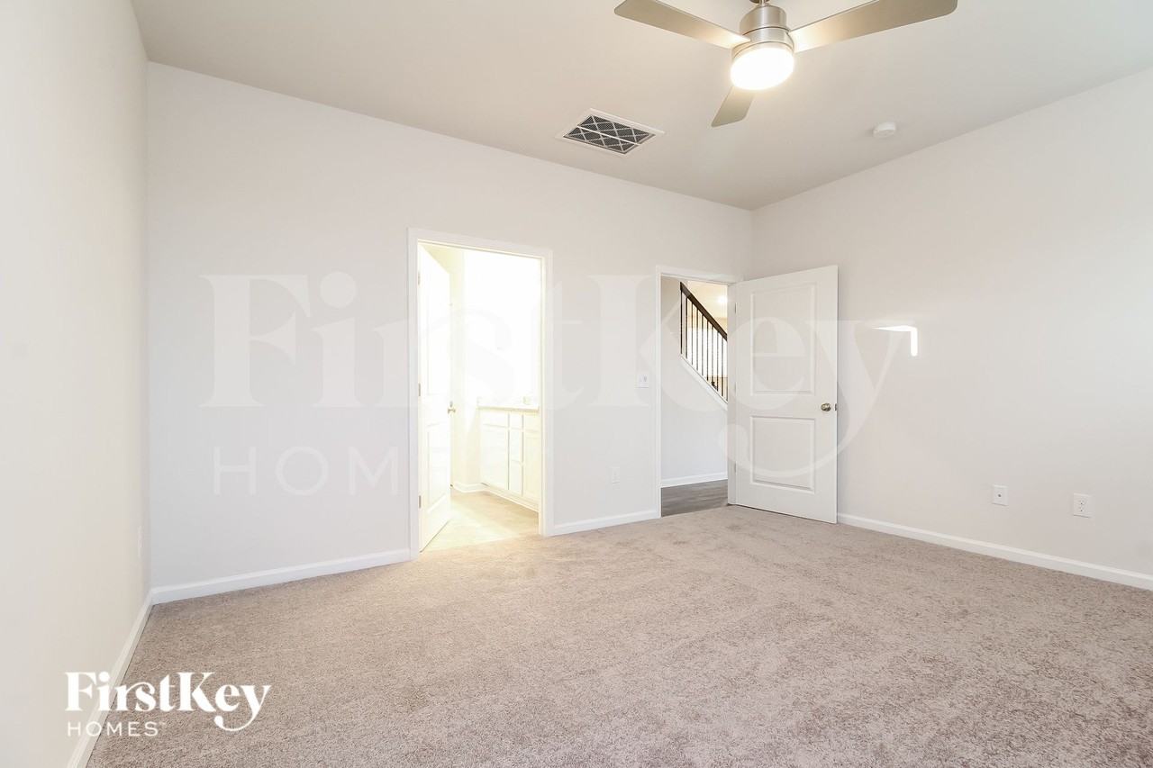 423 Stonefence Drive - Photo 7 of 15