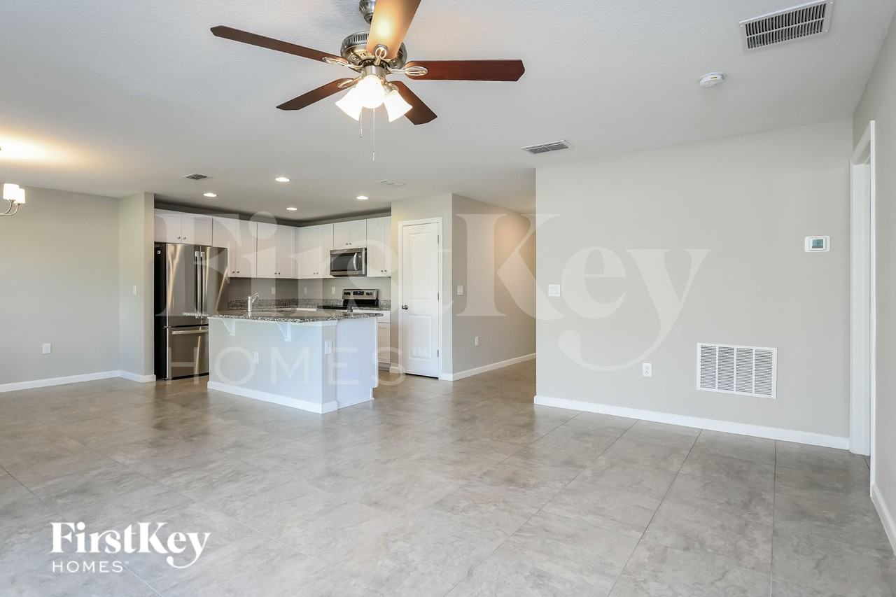 421 Earheart Dr - Photo 3 of 16