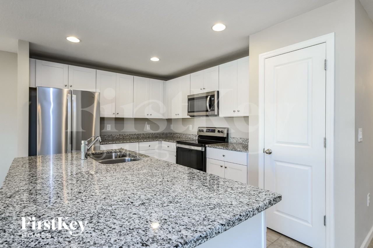 421 Earheart Dr - Photo 7 of 16