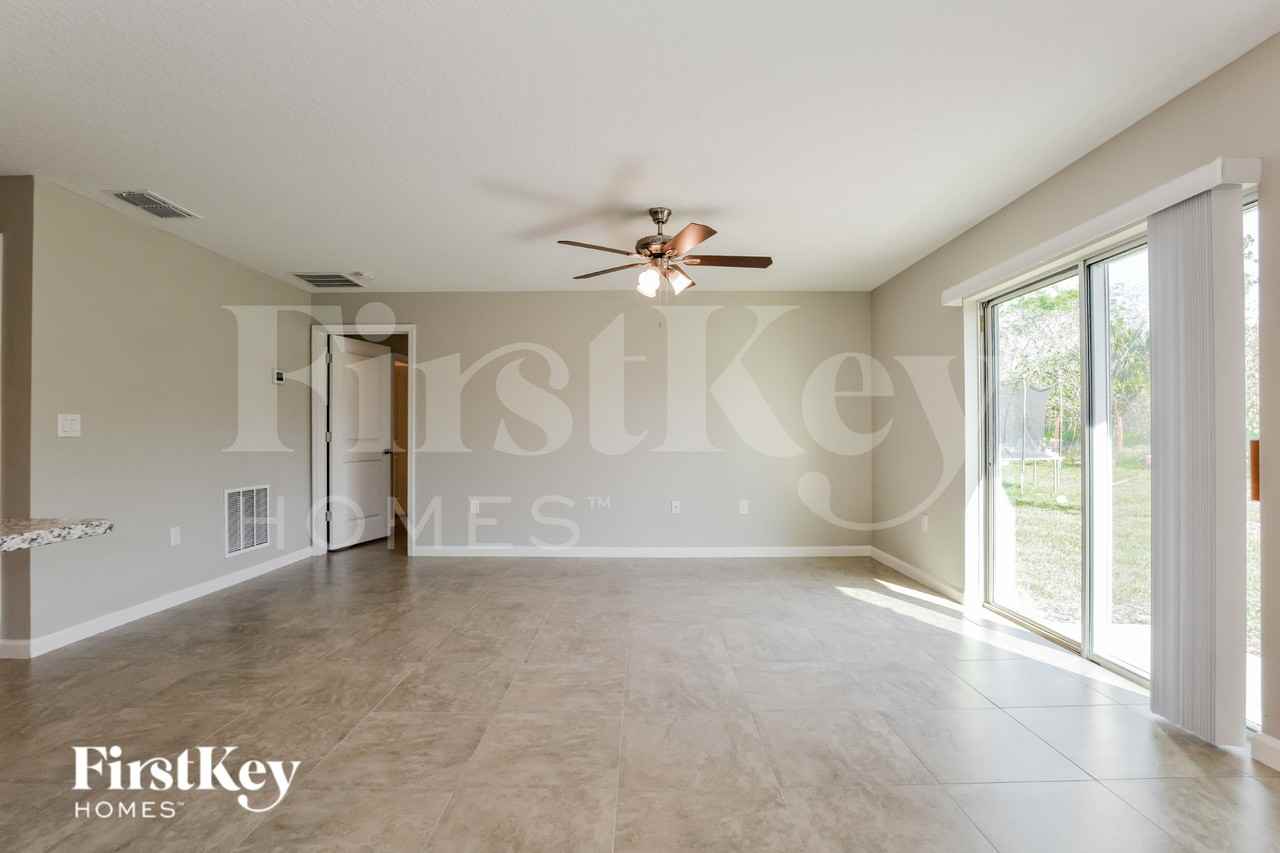 208 Southern Breeze Loop - Photo 2 of 16