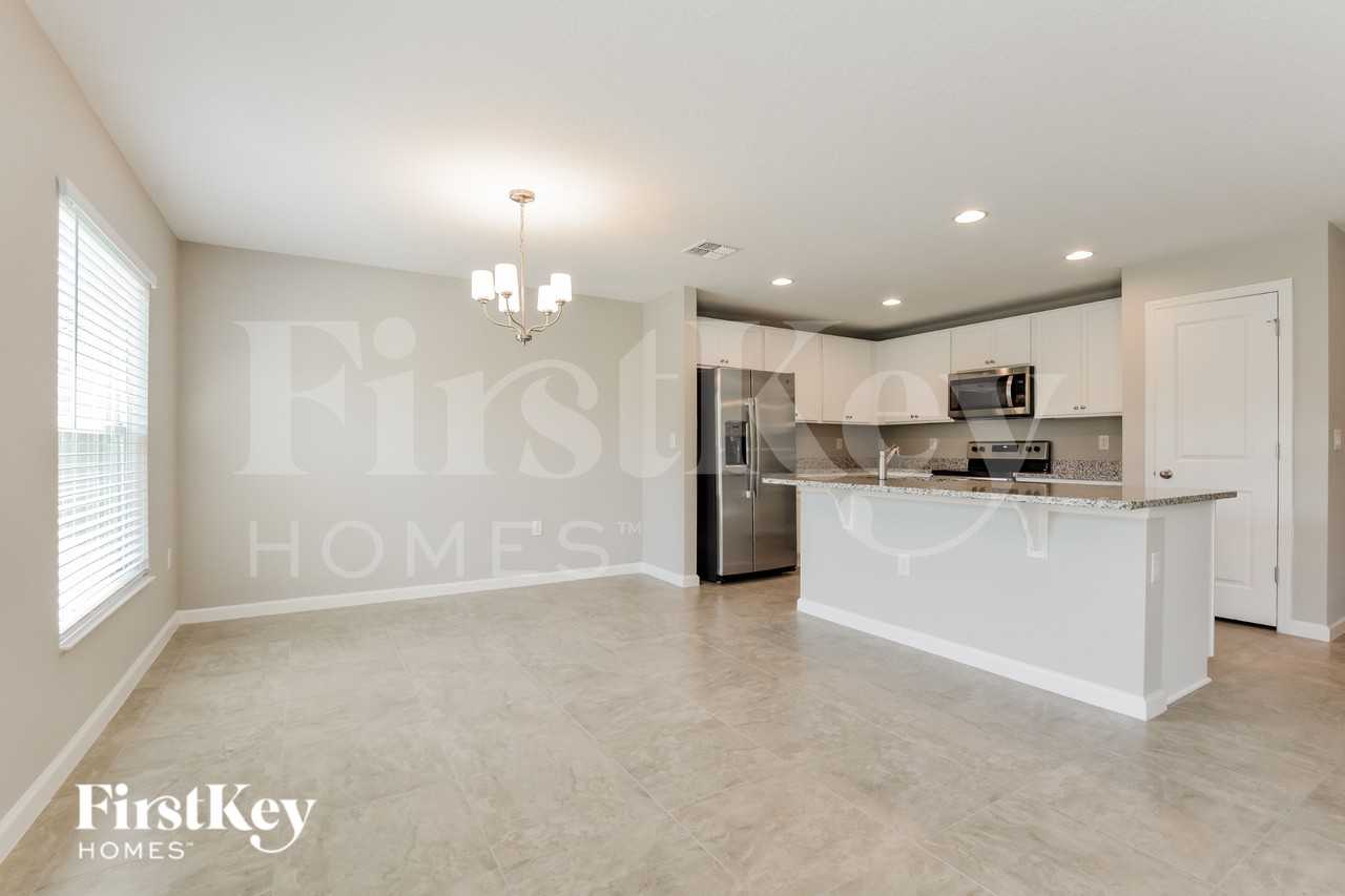 208 Southern Breeze Loop - Photo 4 of 16