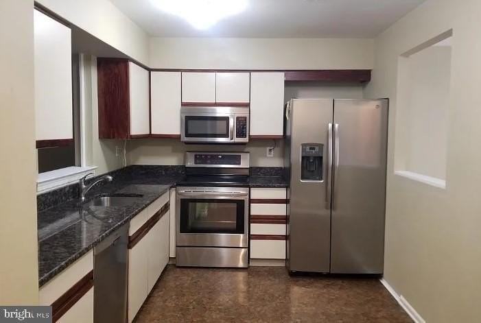 132 Neyland Court - Photo 2 of 14