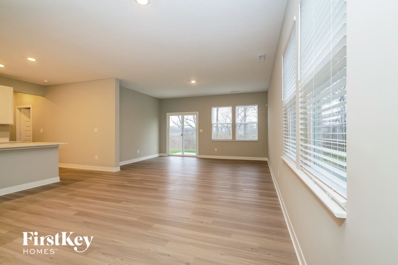 3656 Locust Dr - Photo 2 of 15