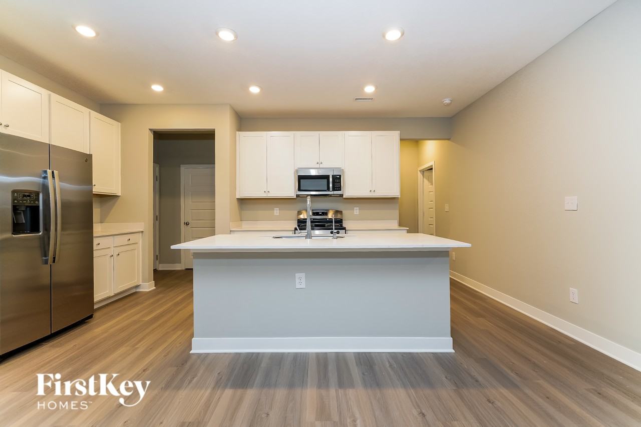 3656 Locust Dr - Photo 3 of 15