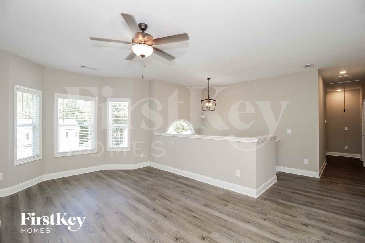 108 Woodside Ct - Photo 3 of 15