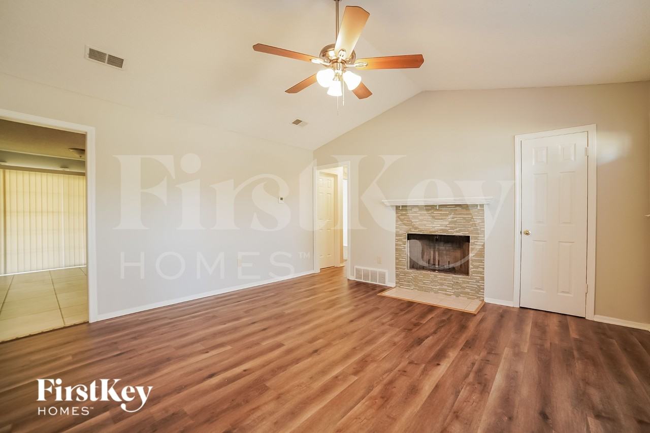 7212 Layne Dr - Photo 4 of 15