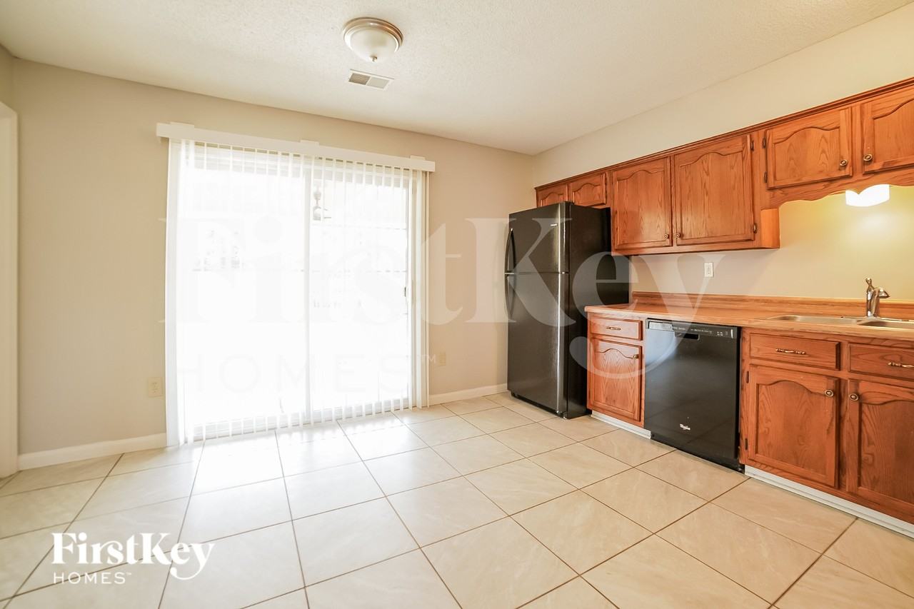 7212 Layne Dr - Photo 5 of 15