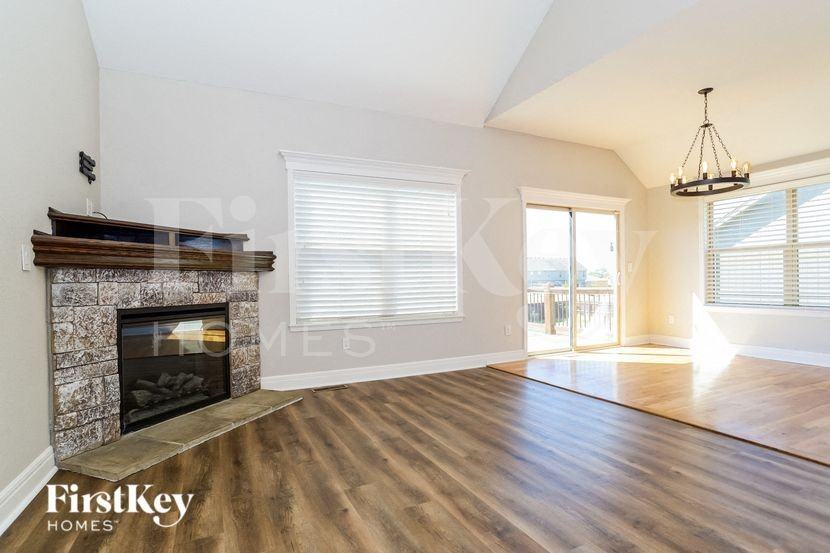 10511 Augusta Dr - Photo 3 of 15