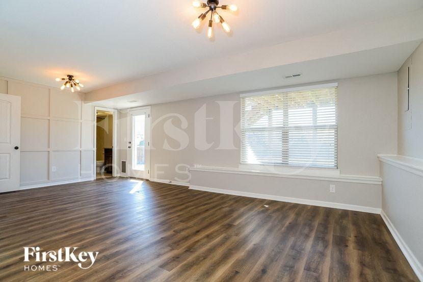 10511 Augusta Dr - Photo 5 of 15