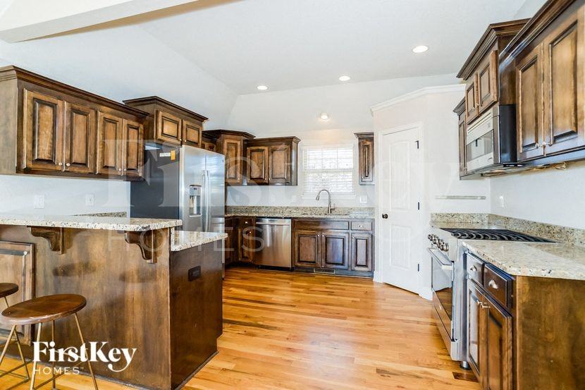 10511 Augusta Dr - Photo 6 of 15