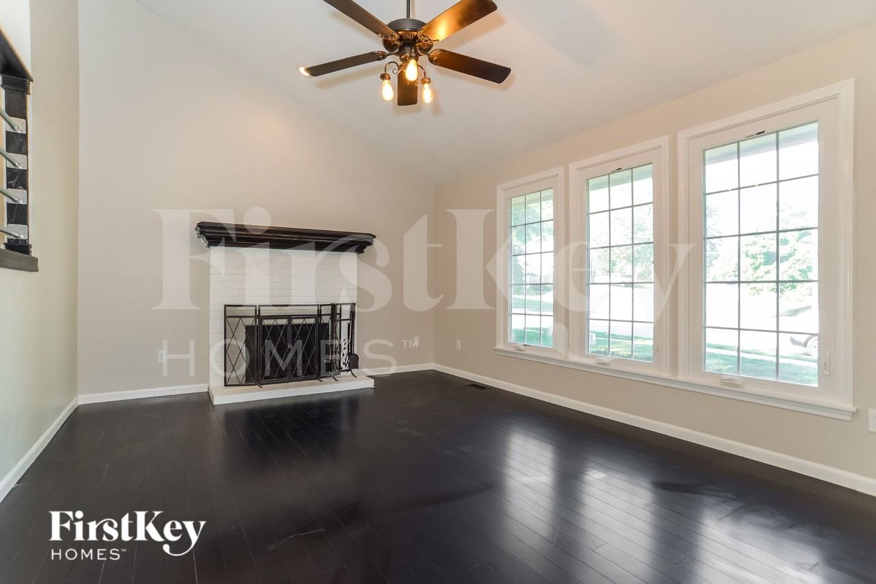 8705 N Wayland Ave - Photo 3 of 15