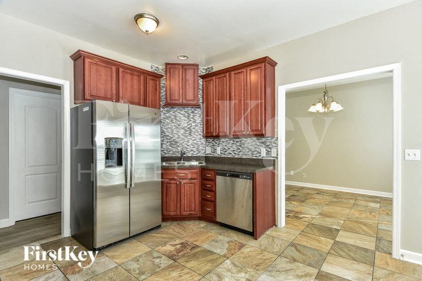 811 Royal Oaks Dr - Photo 6 of 15