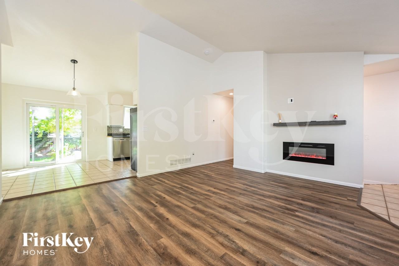 3373 Holly Hock Ct - Photo 3 of 15