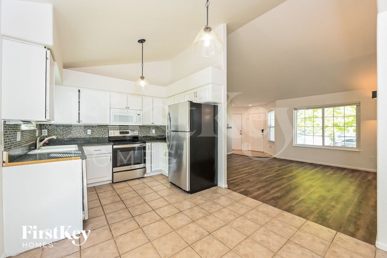 3373 Holly Hock Ct - Photo 6 of 15