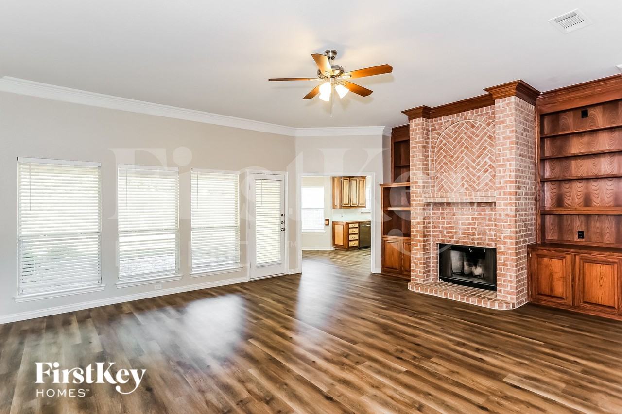 2513 Elliott Ave - Photo 3 of 15