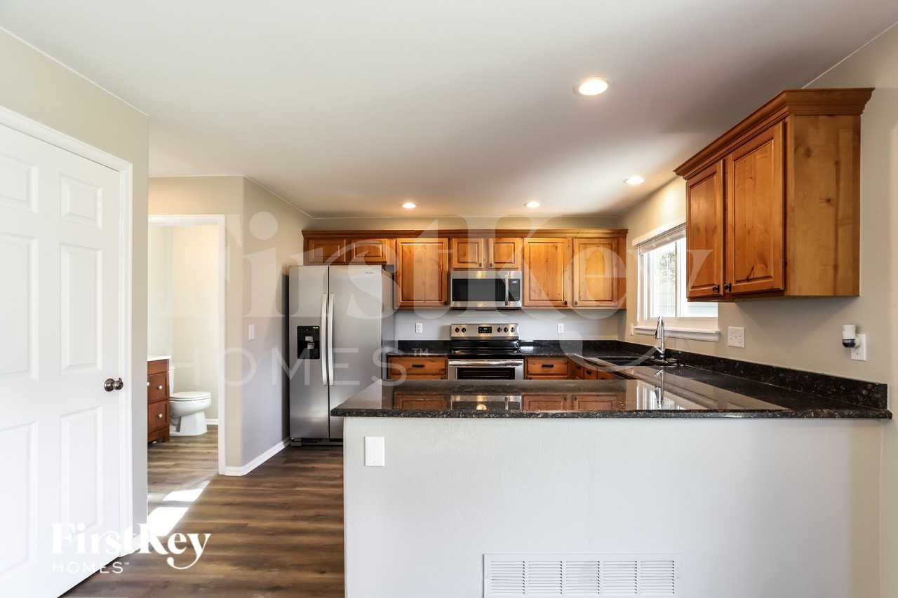 4059 S Shawnee St - Photo 5 of 15