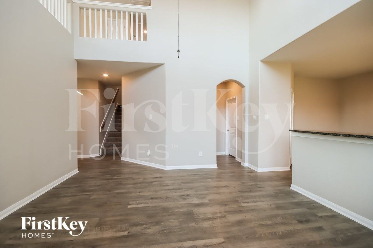 6193 White Oak Leaf Loop - Photo 4 of 15