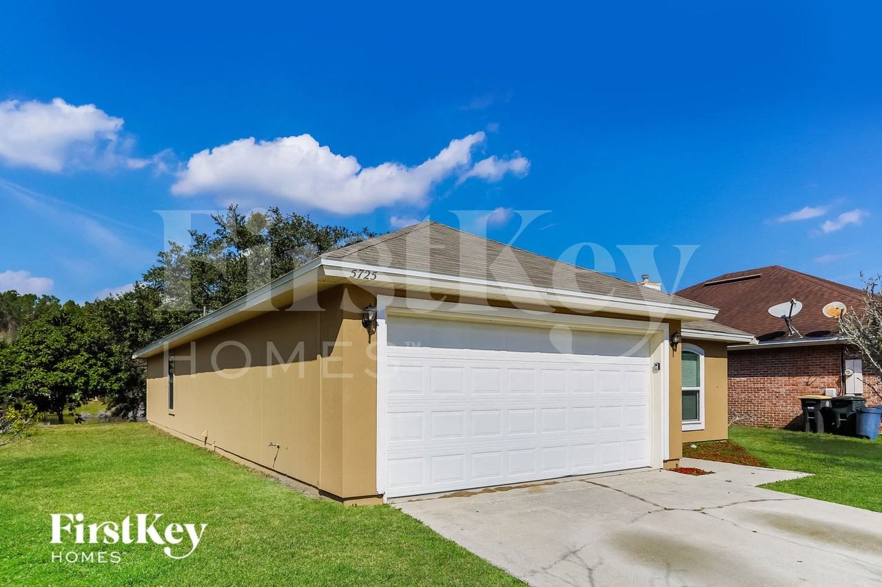 5725 Suwanee Park Court - Photo 2 of 15