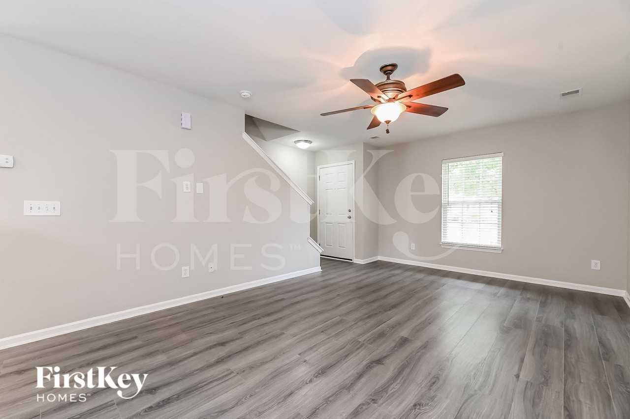 105 Vinca Dr - Photo 4 of 15