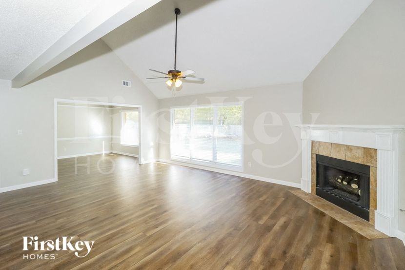 8827 Dewberry Ln - Photo 3 of 18