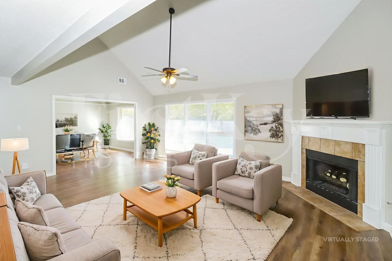 8827 Dewberry Ln - Photo 4 of 18
