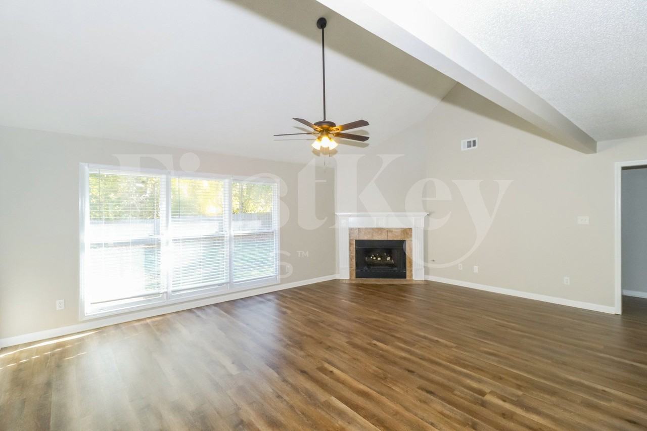 8827 Dewberry Ln - Photo 5 of 18