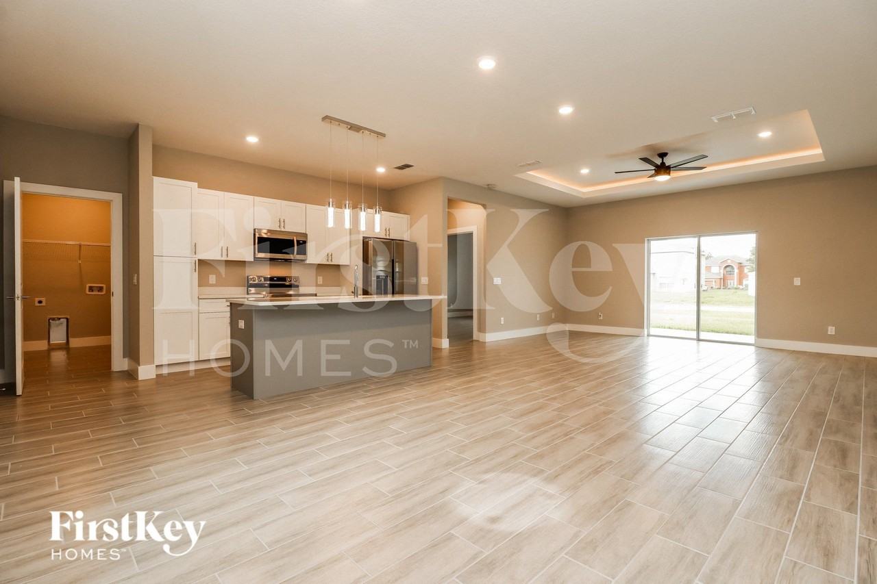 327 Churchill Ct - Photo 3 of 15
