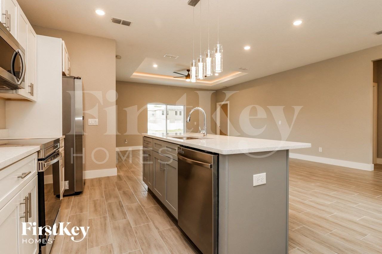 327 Churchill Ct - Photo 6 of 15