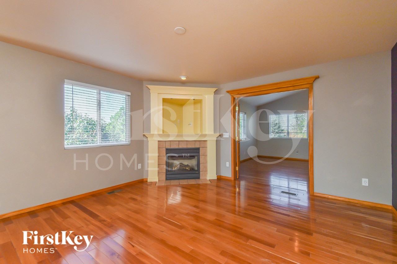 8036 Oliver Rd - Photo 3 of 15