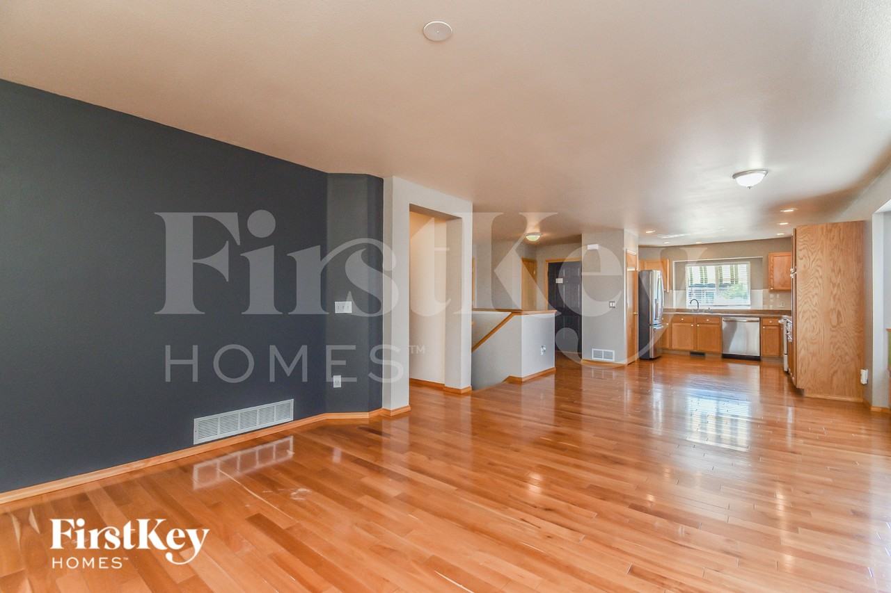 8036 Oliver Rd - Photo 5 of 15