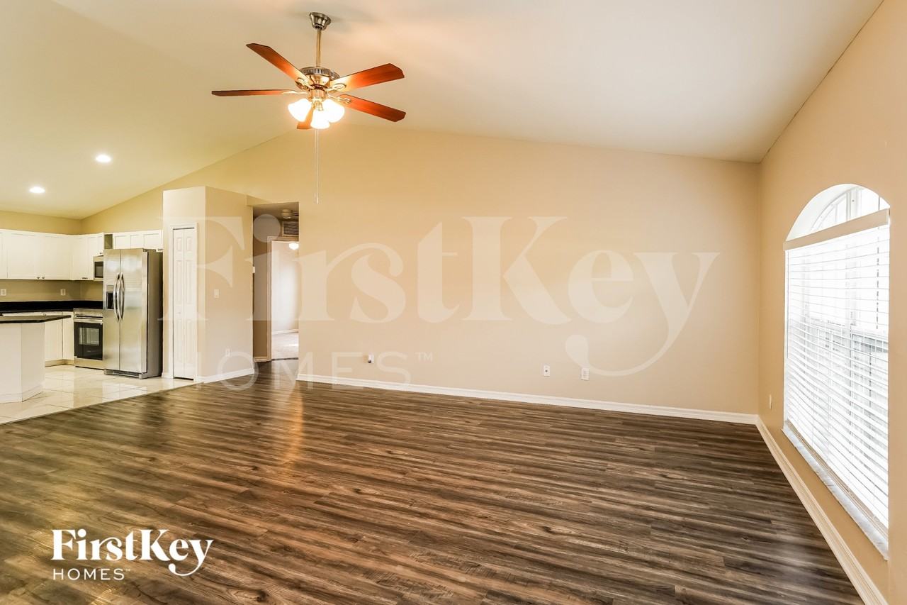 2709 Sw 4th Ave - Photo 2 of 15