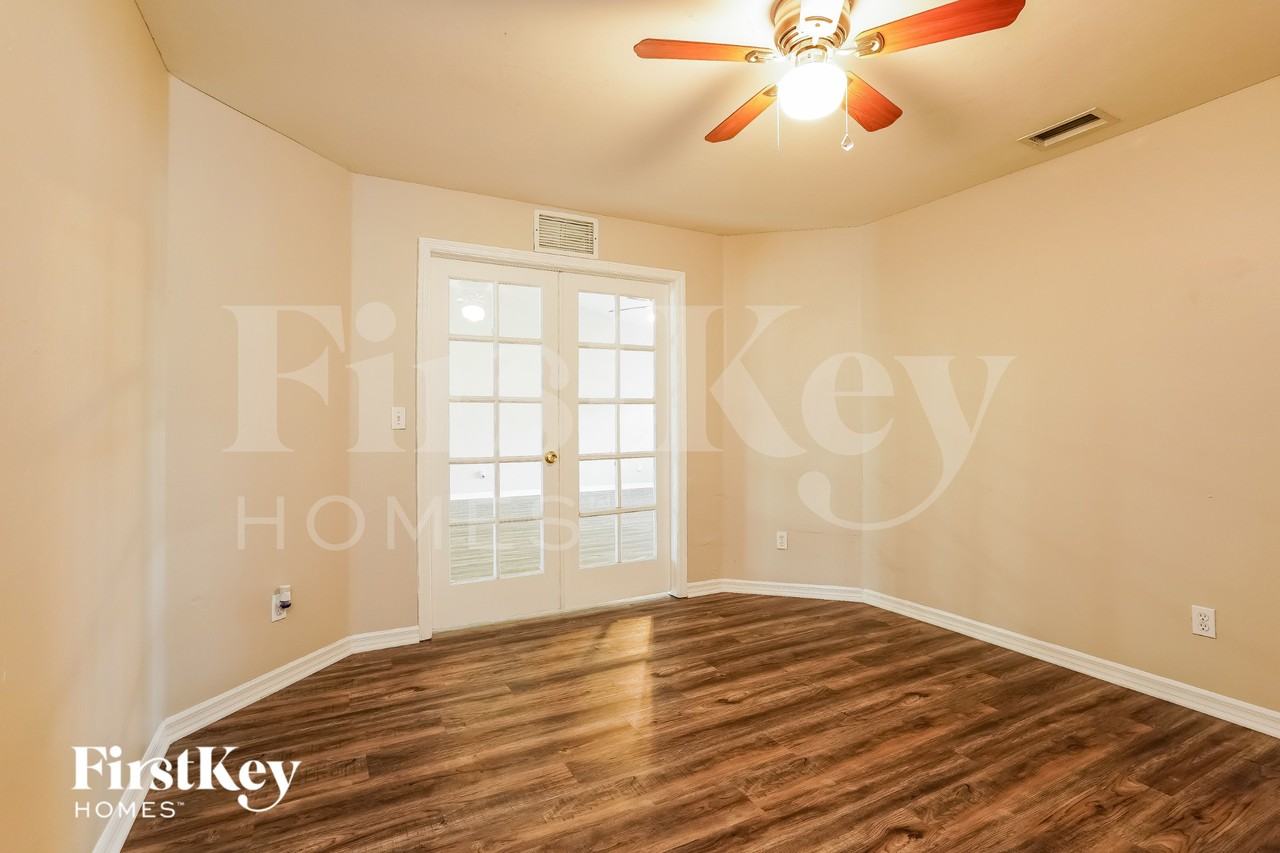 2709 Sw 4th Ave - Photo 4 of 15