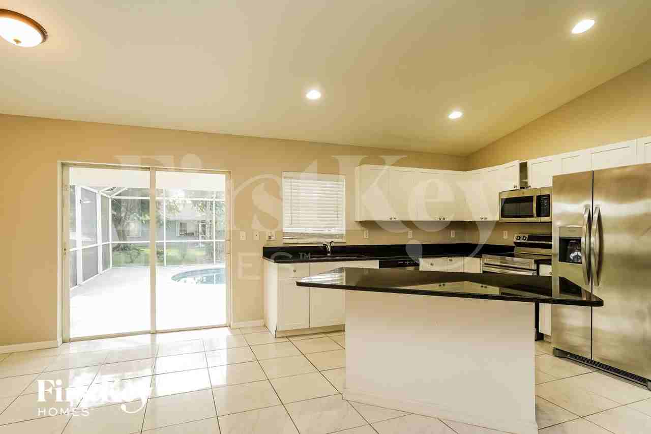 2709 Sw 4th Ave - Photo 5 of 15